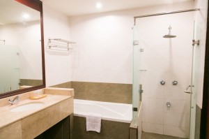 IDEA ACADEMIA_hotel bathroom01